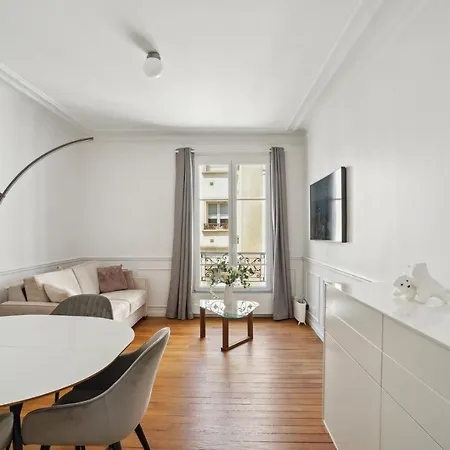 Le Xvie Chic * Paris